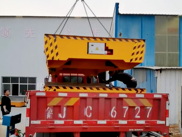 魯誠重工電動(dòng)平車裝車發(fā)貨